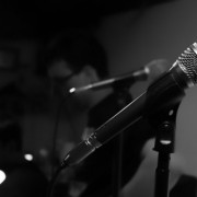 Variété française en acoustique sur grand écran
